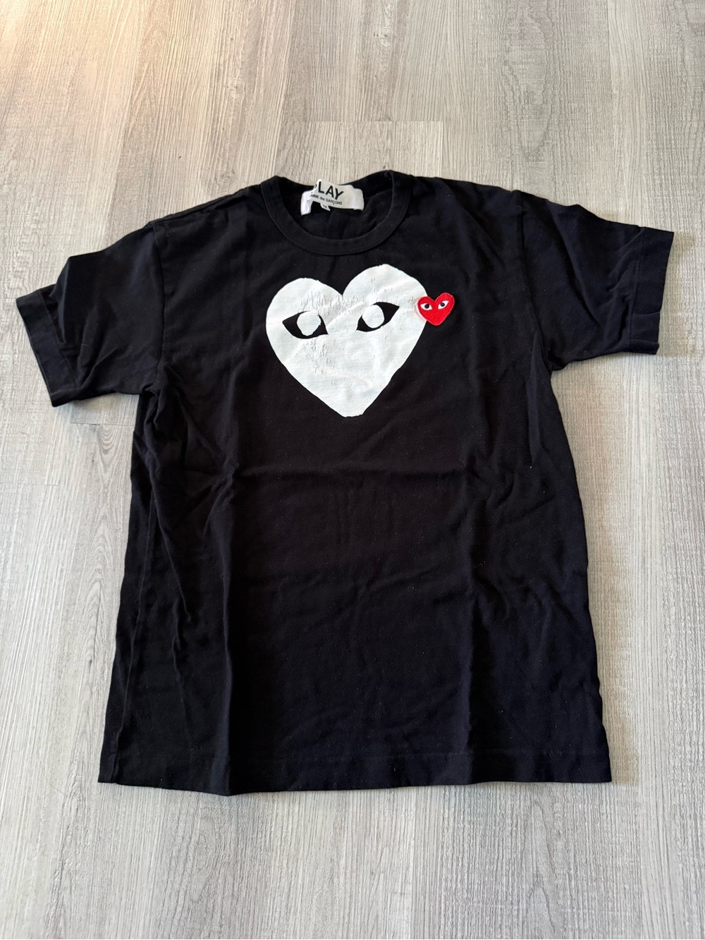 Like new Comme De Garçons PLAY Black Graphic Heart Tee with Red heart - Picture 3 of 4
